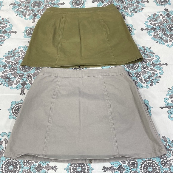 (2) Forever21 Cotton Pleated Mini Skirts - Picture 5 of 9